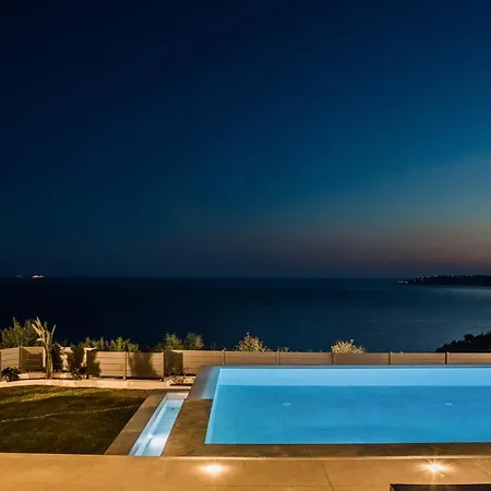 Mystique View فيلة *