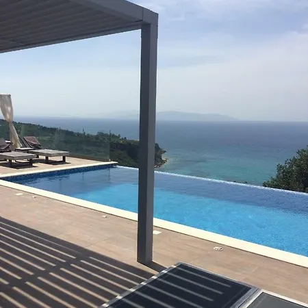 Mystique View فيلة