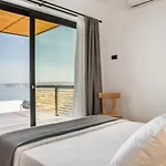 Mystique View Лурдата