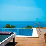 Mystique View Лурдата